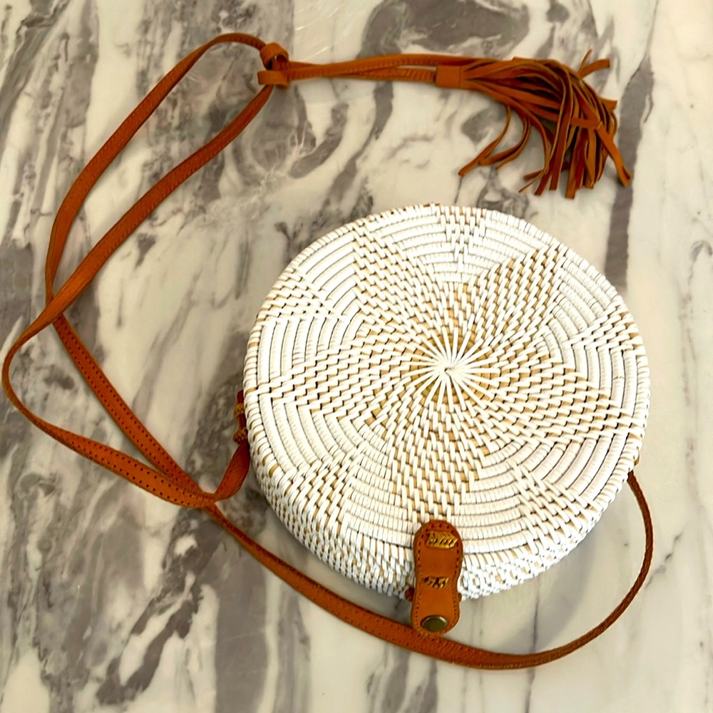 Dewii Straw Bag in White Rattan & Leather